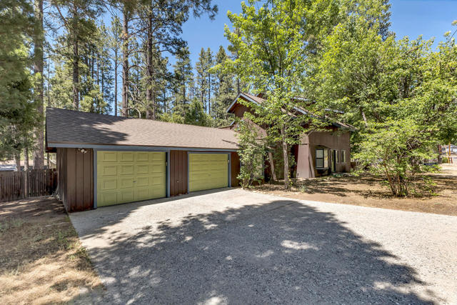 53340 Idyllbrook Drive, Idyllwild CA: https://media.crmls.org/mediaz/e9e20f13-e64f-4348-86e8-9e1b91debd86.jpg