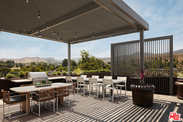 299 E Thousand Oaks Boulevard, Thousand Oaks CA: https://media.crmls.org/mediaz/e9e282a0-9961-4e20-8b71-f79061383439.jpg