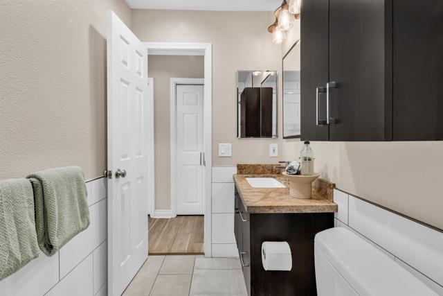 Detail Gallery Image 9 of 26 For 2382 Hosp Way #143,  Carlsbad,  CA 92008 - 2 Beds | 1 Baths