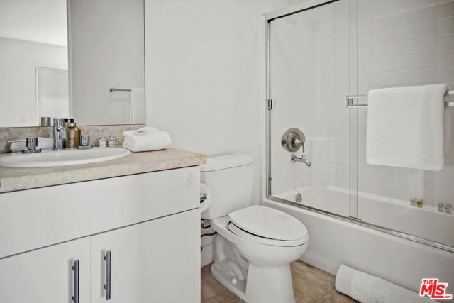27454 Winding Way, Malibu CA: https://media.crmls.org/mediaz/e9e3fe68-bbc9-4ec3-8b68-fa8d5ad9025b.jpg