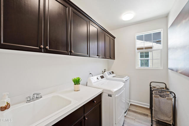 1521 Thorpe Trail, Oxnard CA: https://media.crmls.org/mediaz/e9e41c95-4d34-4d51-a878-45991741f3b1.jpg