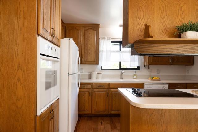 2161 Trapani Circle, Monterey CA: https://media.crmls.org/mediaz/e9e42ec4-3924-446e-ad2b-3aff5f06b37c.jpg