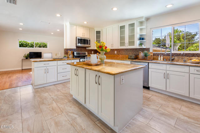 2767 Brookhill Street, La Crescenta CA: https://media.crmls.org/mediaz/e9e457c0-4ceb-4386-8276-8db5d0a7adcb.jpg