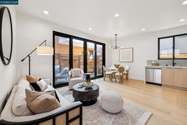 1270 64th St, Emeryville CA: https://media.crmls.org/mediaz/e9e4beef-78f3-4f07-be8f-b1ea9fabb6b7.jpg