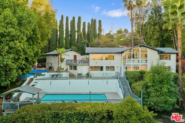 4854 Brewster Drive, Tarzana CA: https://media.crmls.org/mediaz/e9e4d444-ebb6-4873-ac17-584342a23ff4.jpg