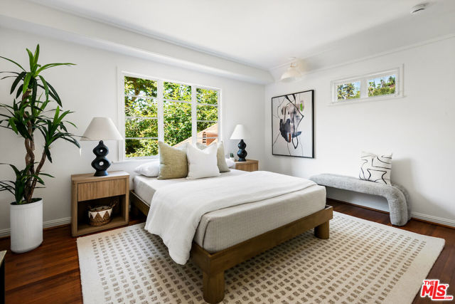 5700 Spring Oak Drive, Los Angeles CA: https://media.crmls.org/mediaz/e9e5037d-8aa7-4ab1-90a0-2017ead0f780.jpg