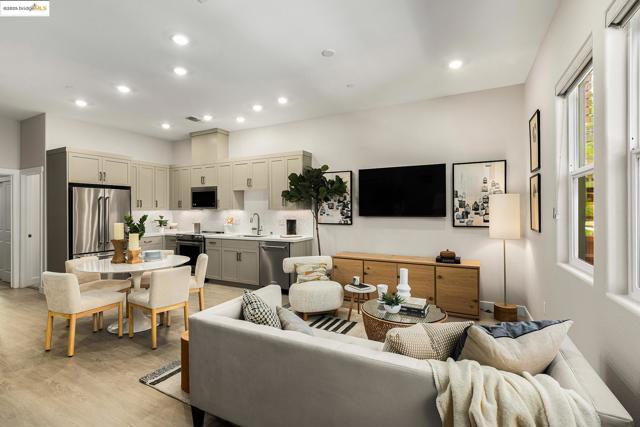28976 Parkwood Lane, Hayward CA: https://media.crmls.org/mediaz/e9e5a449-2702-4571-b386-781a7f62c94e.jpg