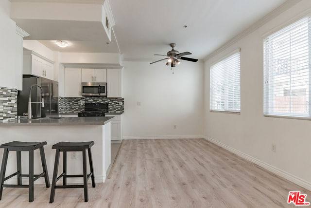 300 East Providencia Avenue, 103 photo 6