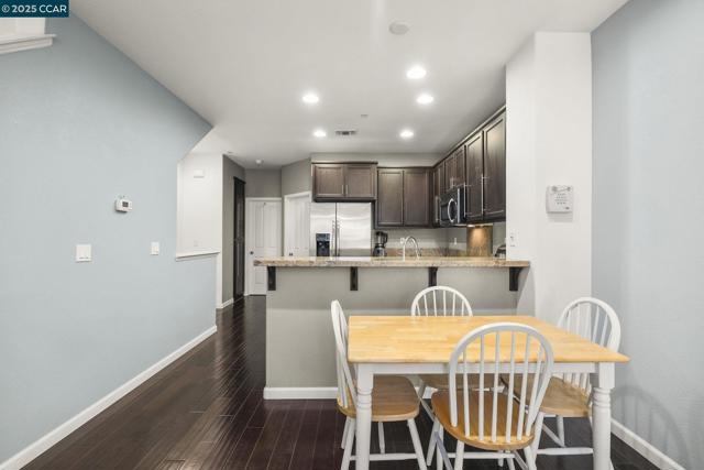 1503 Trailsside Circle, Concord CA: https://media.crmls.org/mediaz/e9e6c892-8e59-43aa-87a1-b073efbb3b2c.jpg