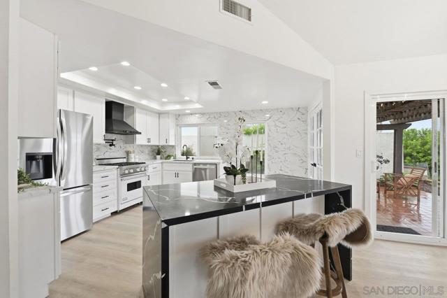 17676 Corte Sobrado, San Diego CA: https://media.crmls.org/mediaz/e9e6dda0-5bf4-4b08-aa7e-83674c0c15f2.jpg