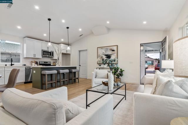 330 Warren Way, Pittsburg CA: https://media.crmls.org/mediaz/e9e6e482-2bf0-49ac-9ecf-a9de960d99a5.jpg