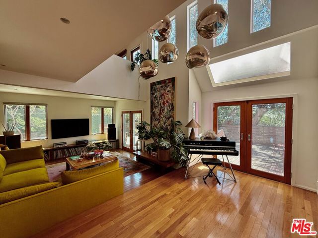 1966 Vestal Avenue, Los Angeles CA: https://media.crmls.org/mediaz/e9e70645-8de5-4d7d-8c9e-7d312c78dc81.jpg