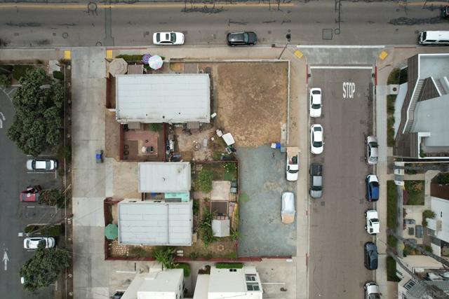 967 69 Seacoast Dr, Imperial Beach CA: https://media.crmls.org/mediaz/e9e707ac-bbd6-4c8d-8c0a-dbb0a9a748df.jpg