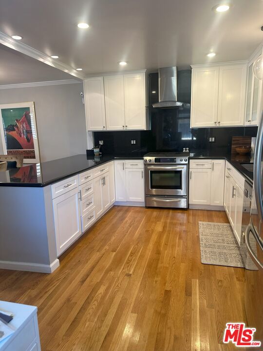 11662 Iowa Avenue, Los Angeles CA: https://media.crmls.org/mediaz/e9e745ba-22a2-4404-8621-922b6c9e710e.jpg