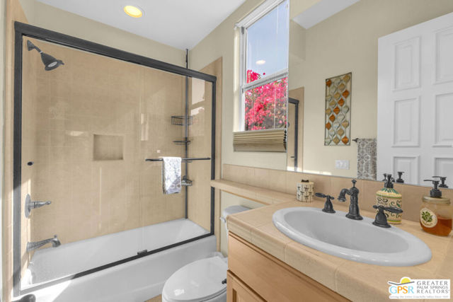 41728 Via Treviso, Palm Desert CA: https://media.crmls.org/mediaz/e9e74bcb-8886-43be-b7c4-5af99aaac9e6.jpg