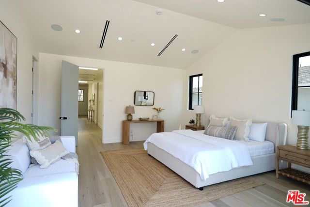 1441 S Oakhurst Drive, Los Angeles CA: https://media.crmls.org/mediaz/e9e75da4-aaed-43d2-97ab-e8981f3b7532.jpg