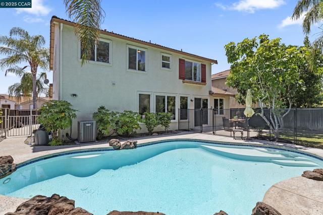631 Summerwood Dr, Brentwood CA: https://media.crmls.org/mediaz/e9e7611a-f664-403a-81f6-661deda3c712.jpg