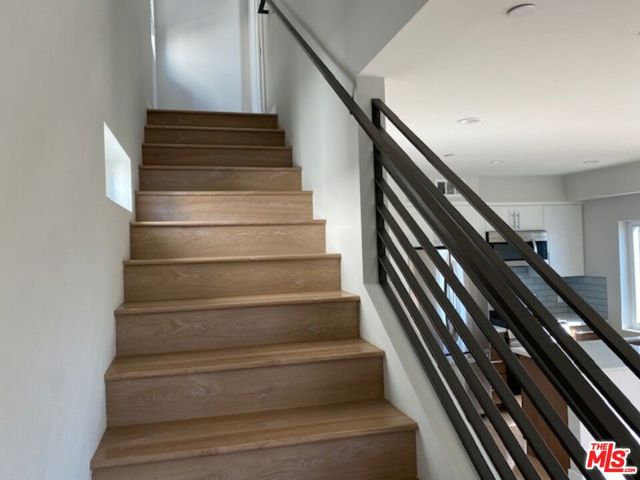 4937 1/2 W 20th Street, Los Angeles CA: https://media.crmls.org/mediaz/e9e80214-e659-4f86-aa87-069bc7ce9654.jpg