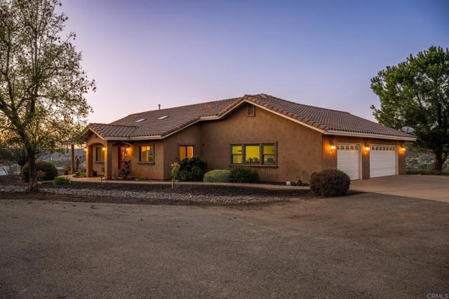 15636 Sage Hill Drive, Ramona CA: https://media.crmls.org/mediaz/e9e85cc5-2d57-41c2-b000-0ac98895d8ac.jpg