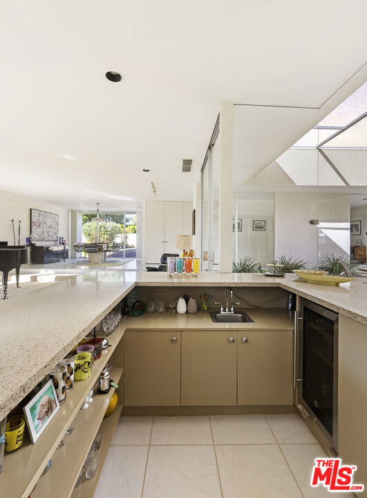 6 Cody Court, Rancho Mirage CA: https://media.crmls.org/mediaz/e9e8670b-4688-42b4-b6b0-b80721c73e94.jpg