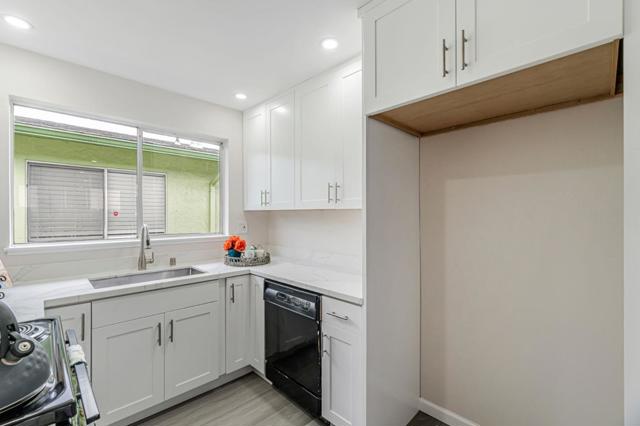 4416 Callan Boulevard, Daly City CA: https://media.crmls.org/mediaz/e9e8dd20-fb48-4559-ab97-bdd958b42ff7.jpg