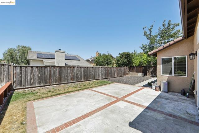 2118 Connie Ln, Oakley CA: https://media.crmls.org/mediaz/e9e94a44-c255-4819-948f-234dd9cdd768.jpg