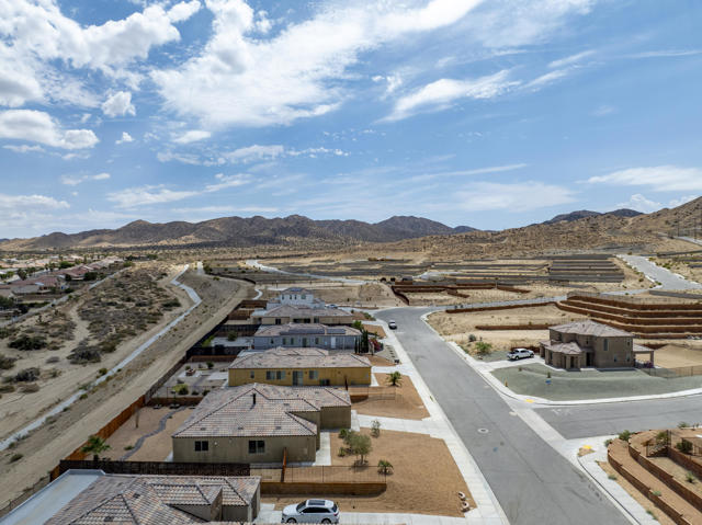 8680 Monument View Drive, Yucca Valley CA: https://media.crmls.org/mediaz/e9e95f72-eb2a-4c95-8f94-21592bb863fc.jpg