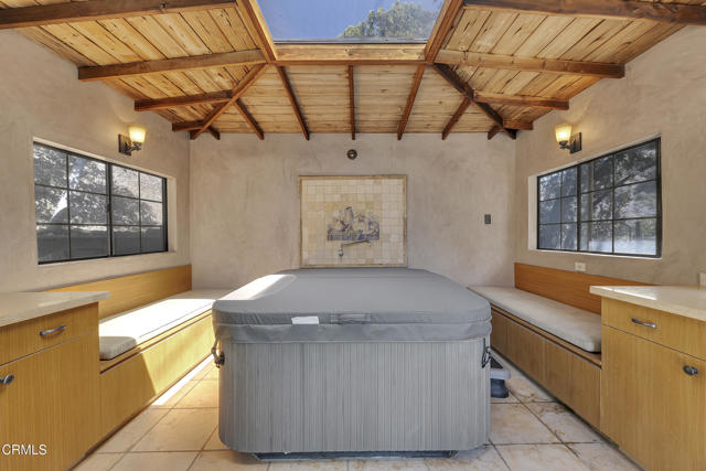 9999 Wornom Avenue, Sunland CA: https://media.crmls.org/mediaz/e9e9d519-9152-490b-a2dc-2458013ff1d6.jpg