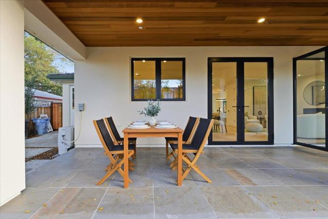 852 La Para Avenue, Palo Alto CA: https://media.crmls.org/mediaz/e9e9ee67-8054-474d-b401-c9130f9a736f.jpg