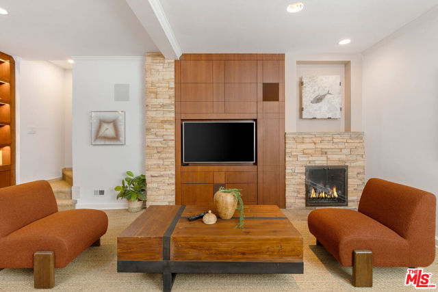 10155 Valley Spring Lane, Toluca Lake CA: https://media.crmls.org/mediaz/e9ea1b1a-e33d-4a6c-8837-f4b5c8b9145f.jpg
