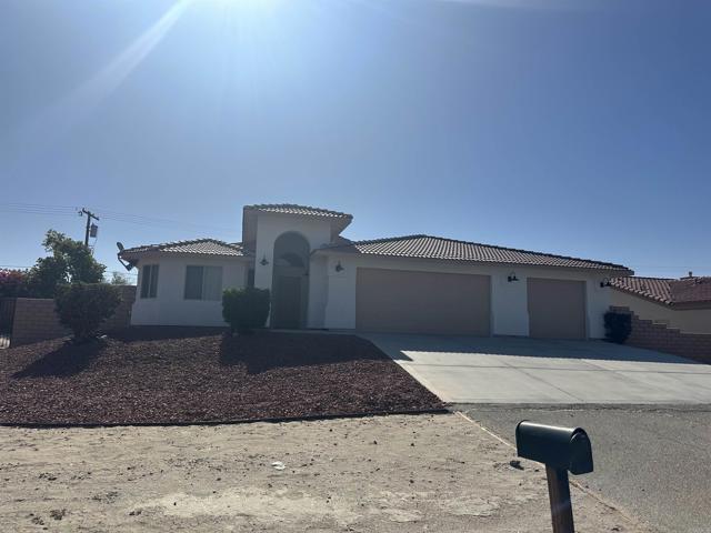 31100 Desert Palm Drive, Thousand Palms CA: https://media.crmls.org/mediaz/e9ea2ae0-8cfc-4a4b-a1d7-de601e9d5663.jpg