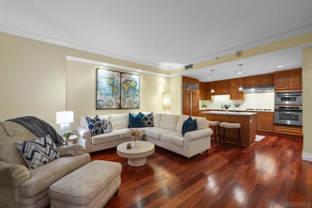 645 Front St, San Diego CA: https://media.crmls.org/mediaz/e9eb0a92-5014-4b80-a7fb-ac1b1b6c796d.jpg