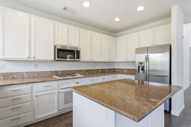 Detail Gallery Image 13 of 49 For 6438 Lilium Ln, Carlsbad,  CA 92011 - 3 Beds | 2 Baths