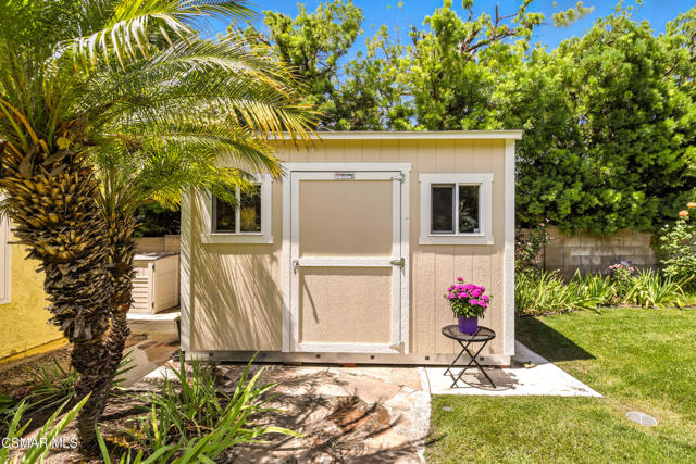 2063 Woodglen Street, Simi Valley CA: https://media.crmls.org/mediaz/e9eb3cc4-beb9-4773-9ab0-393ff9b1f642.jpg