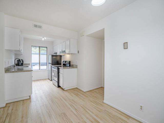 1925 46th Avenue, Capitola CA: https://media.crmls.org/mediaz/e9eb602d-e089-4509-8c29-0d0ff6b9fcb3.jpg