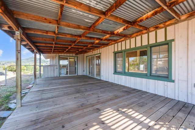 2231 Oak Hill Dr, Escondido CA: https://media.crmls.org/mediaz/e9eb68d5-cef4-444c-a6fc-a2ba3d54168c.jpg