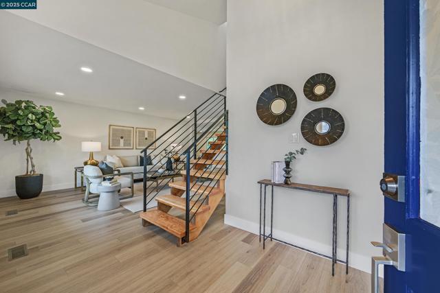 2043 Gill Port Ln, Walnut Creek CA: https://media.crmls.org/mediaz/e9eb85fa-5032-4e98-b9ed-4e01c23e6b80.jpg