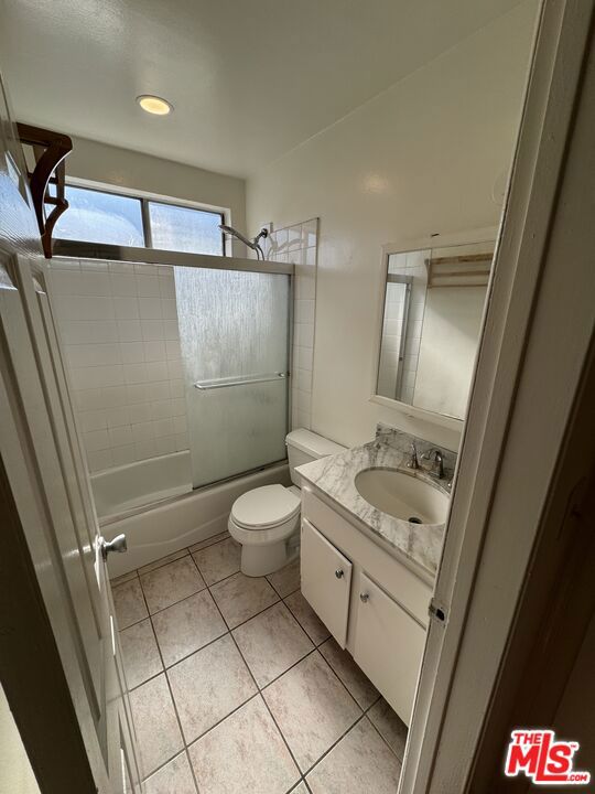 3707 Kelton Avenue, Los Angeles CA: https://media.crmls.org/mediaz/e9ebe077-8e42-4d04-8e30-e4818eb387f4.jpg