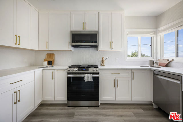 1142 Arbor Dell Road, Los Angeles CA: https://media.crmls.org/mediaz/e9ec9f11-aa41-4e5d-8cee-4747e3e454f4.jpg