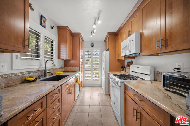 712 Vallejo Villas, Los Angeles CA: https://media.crmls.org/mediaz/e9ecebbc-5d60-42f3-8c6e-a1a3a0ea8297.jpg