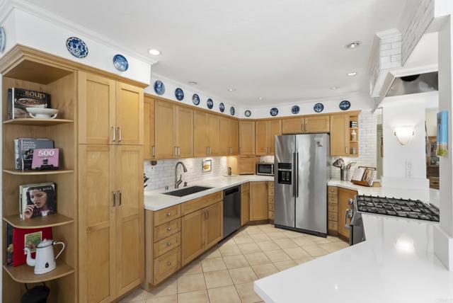 Detail Gallery Image 14 of 47 For 4989 Corte Playa Encino, San Diego,  CA 92124 - 4 Beds | 2/1 Baths