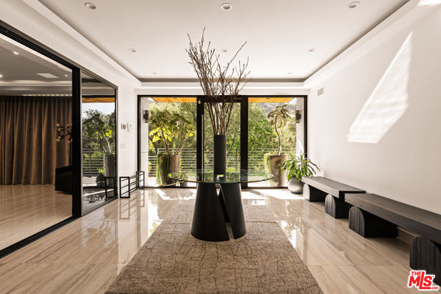 3820 Knobhill Drive, Sherman Oaks CA: https://media.crmls.org/mediaz/e9ed8843-a639-4804-bd77-3414c60da5ad.jpg