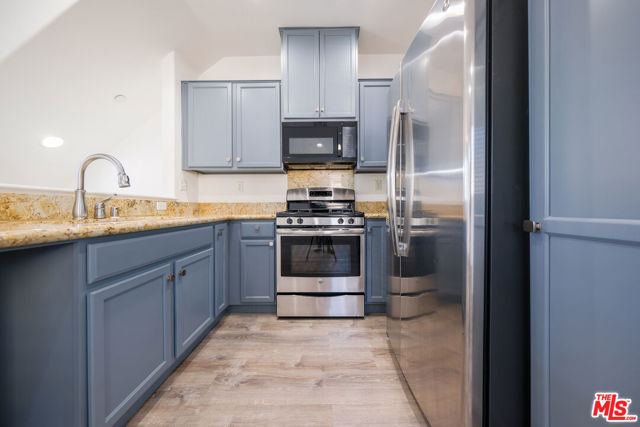 14661 Sherman Way, Van Nuys CA: https://media.crmls.org/mediaz/e9edbad3-9e38-4fa1-96f4-e799088d917a.jpg