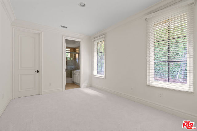 3697 Benedict Canyon Lane, Sherman Oaks CA: https://media.crmls.org/mediaz/e9edbf6e-6757-4d3b-851b-0fd890a91e13.jpg