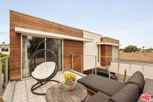 8512 Hargis Street, Los Angeles CA: https://media.crmls.org/mediaz/e9edfd58-b6c1-4d17-aff6-6e79a4db35b3.jpg