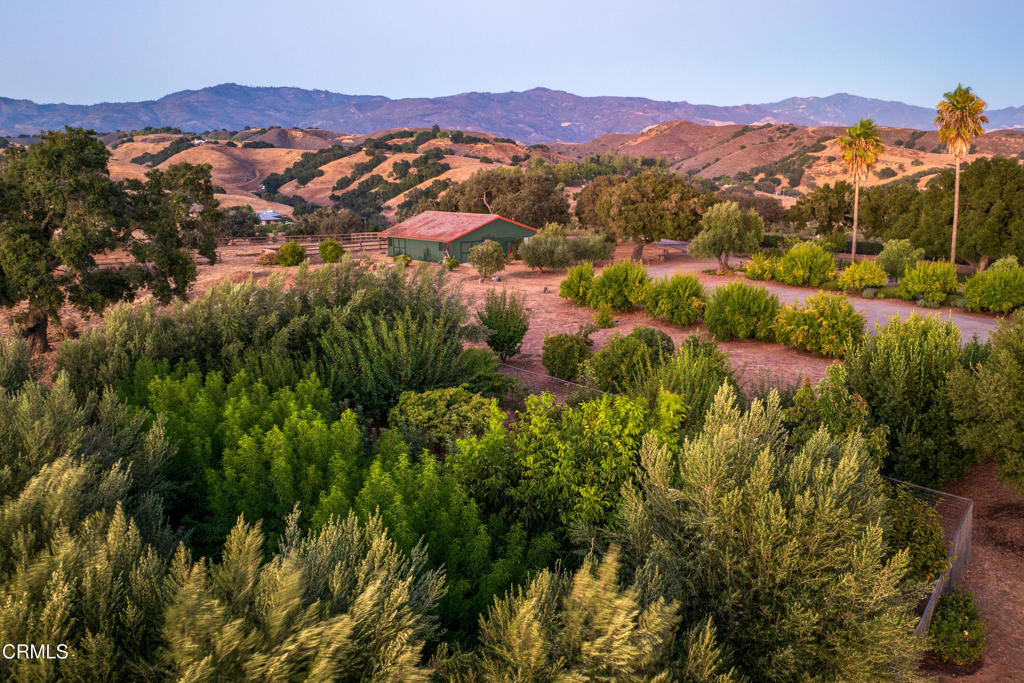 https://media.crmls.org/mediaz/e9ee3033-f05b-4744-b674-94246e3417ed.jpg?preset=X-Large
