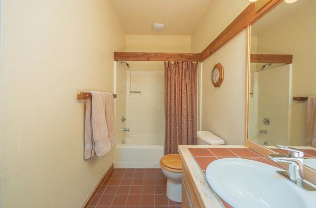 20 Woodside Place, Carmel Valley CA: https://media.crmls.org/mediaz/e9ee9f42-65b6-4b1d-9023-53fdaf4dbdf9.jpg