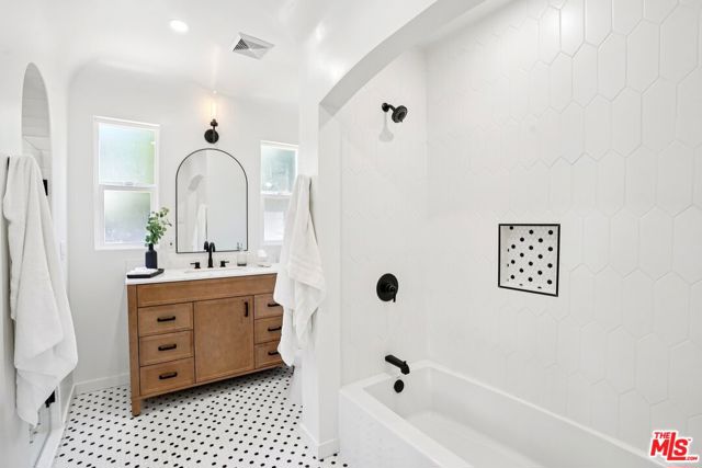 4438 W 28th Street, Los Angeles CA: https://media.crmls.org/mediaz/e9ef0f7f-ee5a-49a5-b3ee-49922c6c9b39.jpg
