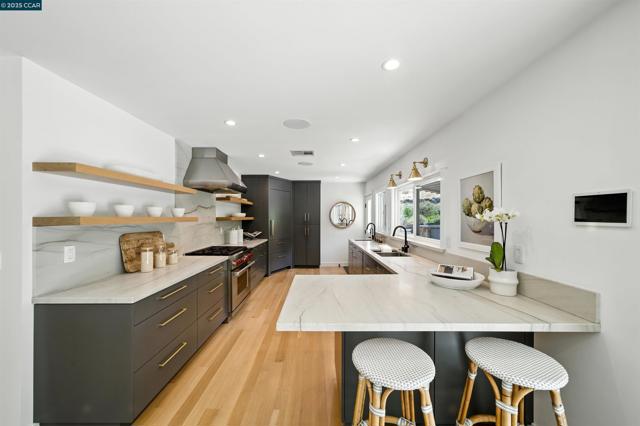 3363 Springhill Rd, Lafayette CA: https://media.crmls.org/mediaz/e9ef743d-6d67-48d5-9096-827778b6342e.jpg