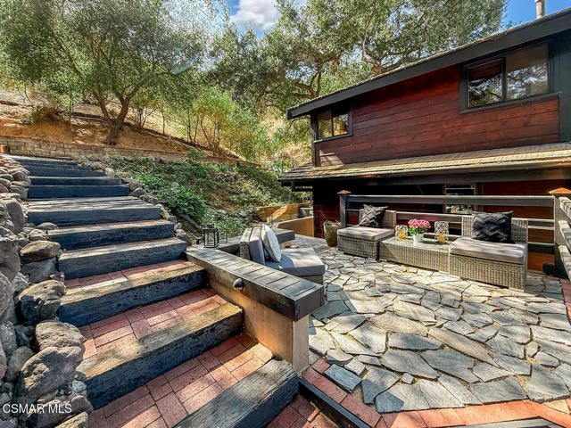 123 Lake Sherwood Drive, Lake Sherwood CA: https://media.crmls.org/mediaz/e9ef8257-3d31-42a1-8102-2235e251b03f.jpg